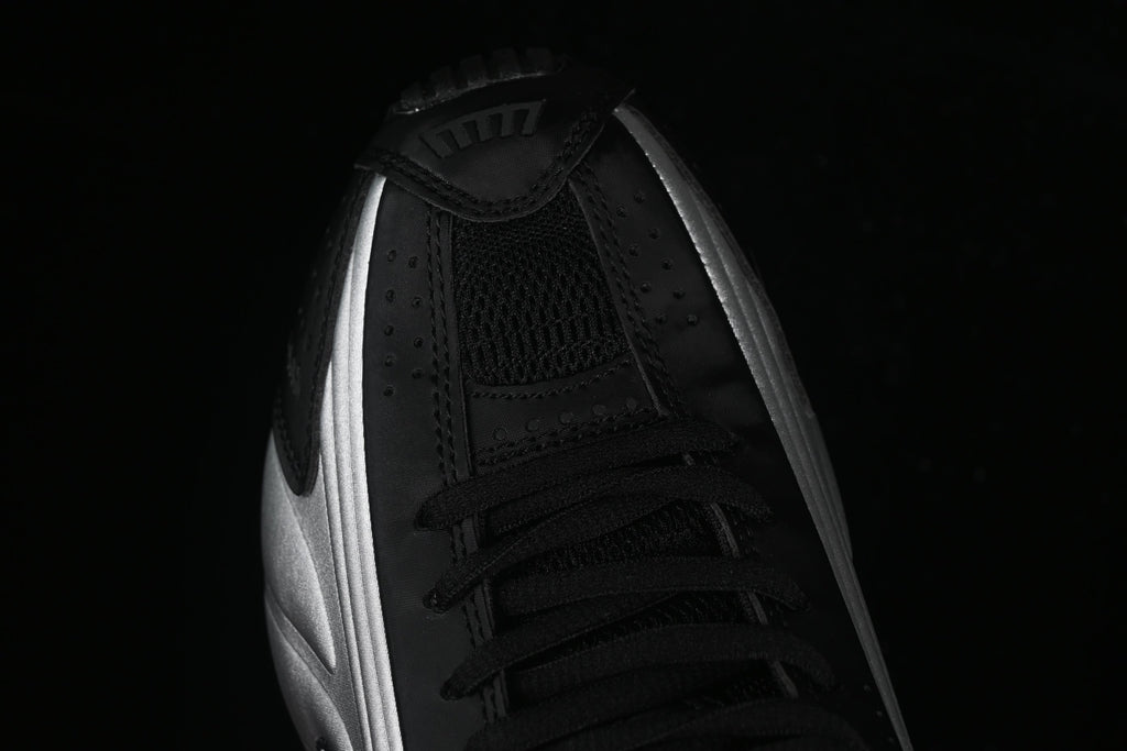 Nike Shox R4, Black / Metallic Silver / Orange: Der futuristische Klassiker mit neuem Glanz