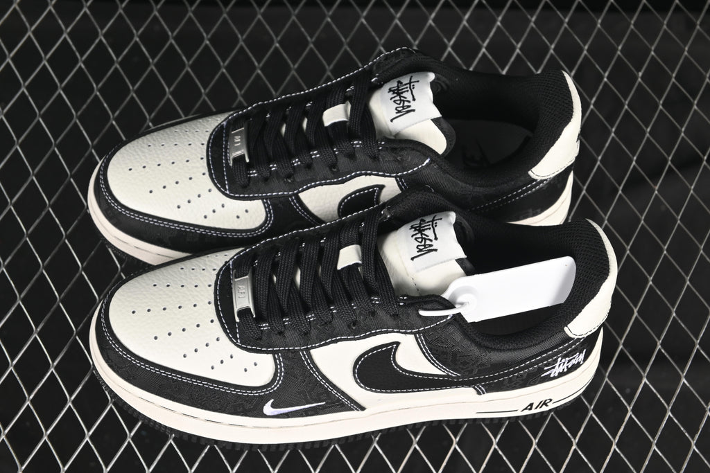 Nike Air Force 1 ’07 Low Cream & Black Swoosh