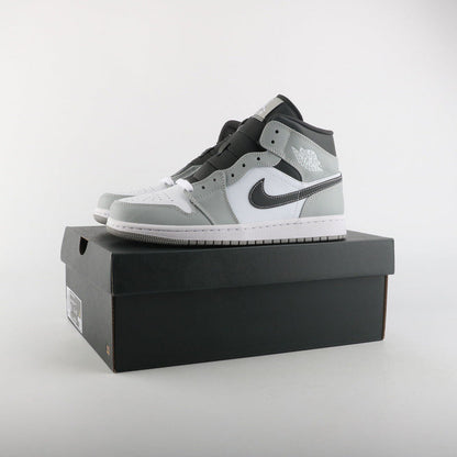 Air Jordan 1 Mid ‘Light Smoke Grey/White/Black’