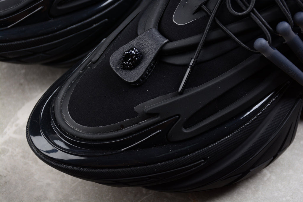 Balmain B-Runner Sneakers Triple Black, Luxus im monochromen Future-Design