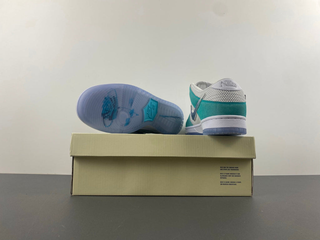 Nike SB Dunk Low x April