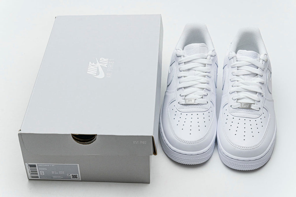 Nike Air Force 1 Low Triple White, one