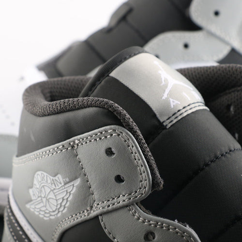 Air Jordan 1 Mid ‘Light Smoke Grey/White/Black’