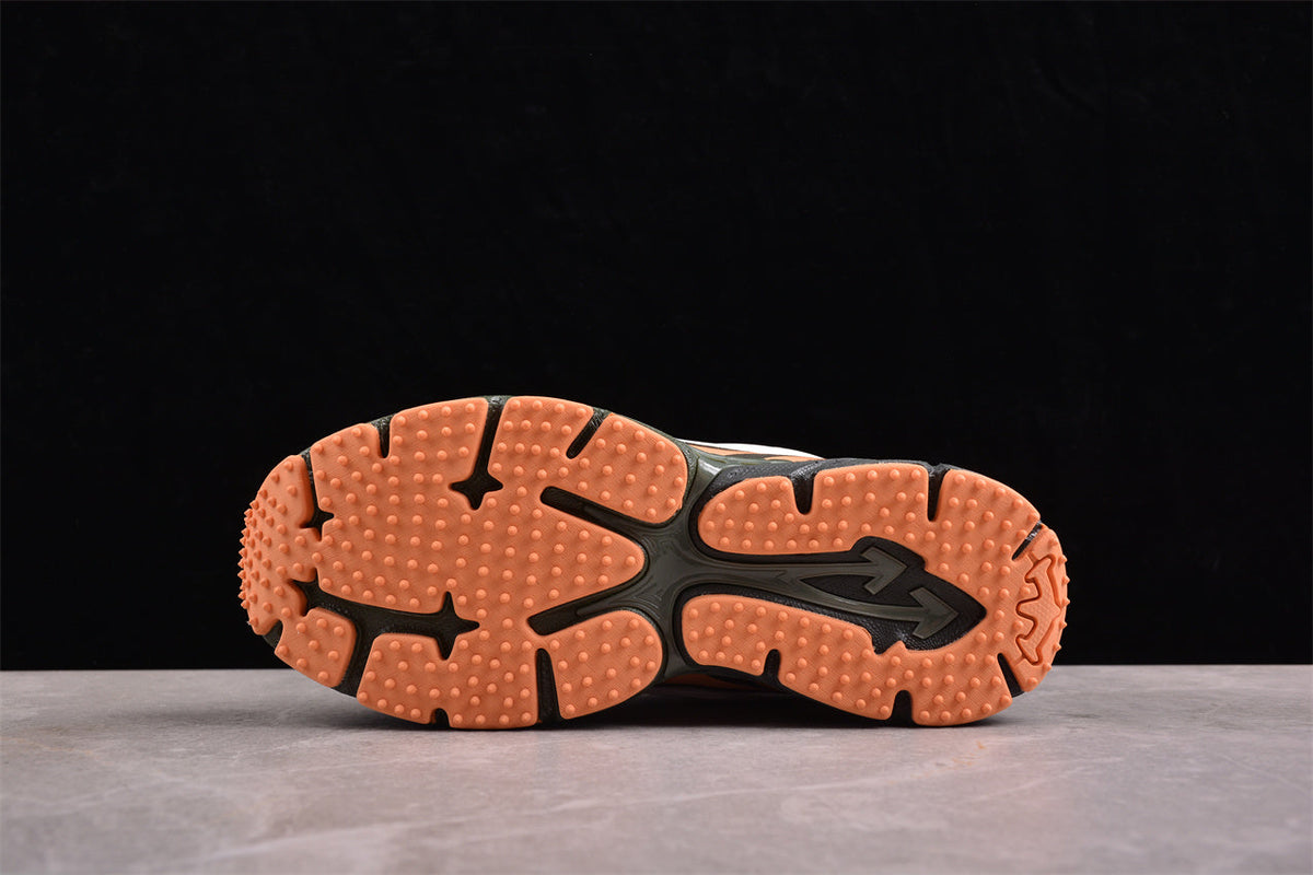 Off-White™ x Nike Zoom Vomero 5, Olivgrün/Orange/Weiß: Die Fusion aus Funktionalität, Design und Streetwear-Rebellion