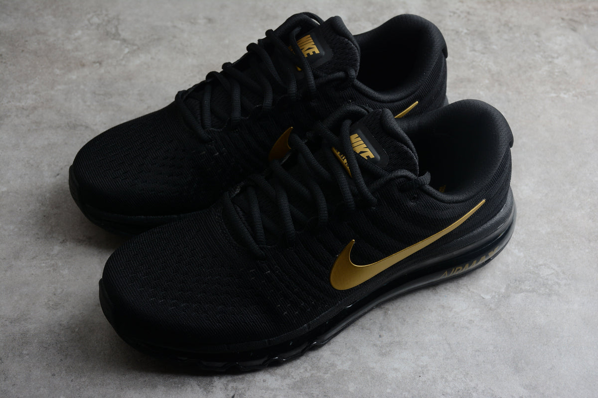 Nike Air Max 2017 in einer auffälligen Black/Gold-Farbkombination.