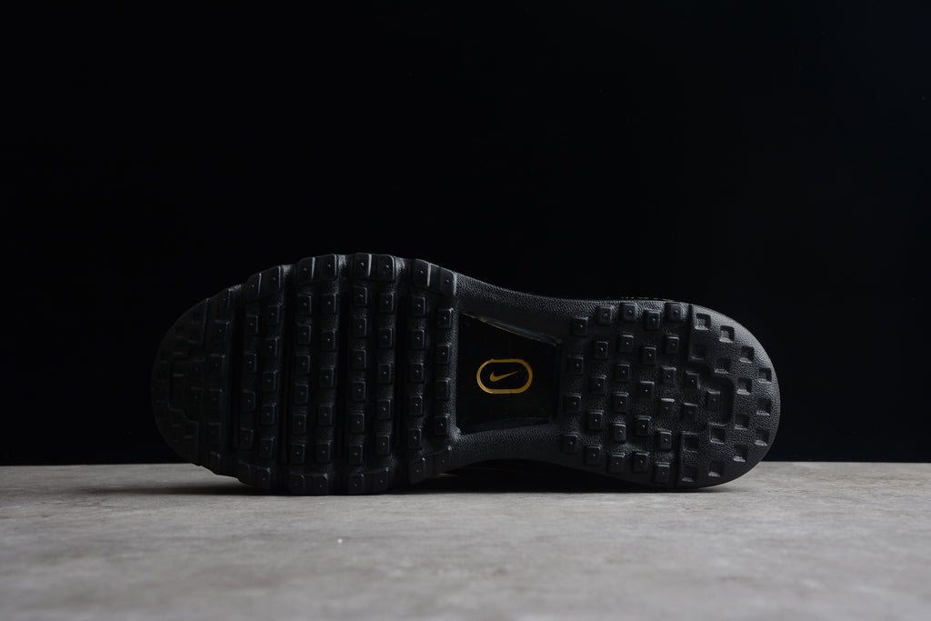 Nike Air Max 2017 in einer auffälligen Black/Gold-Farbkombination.