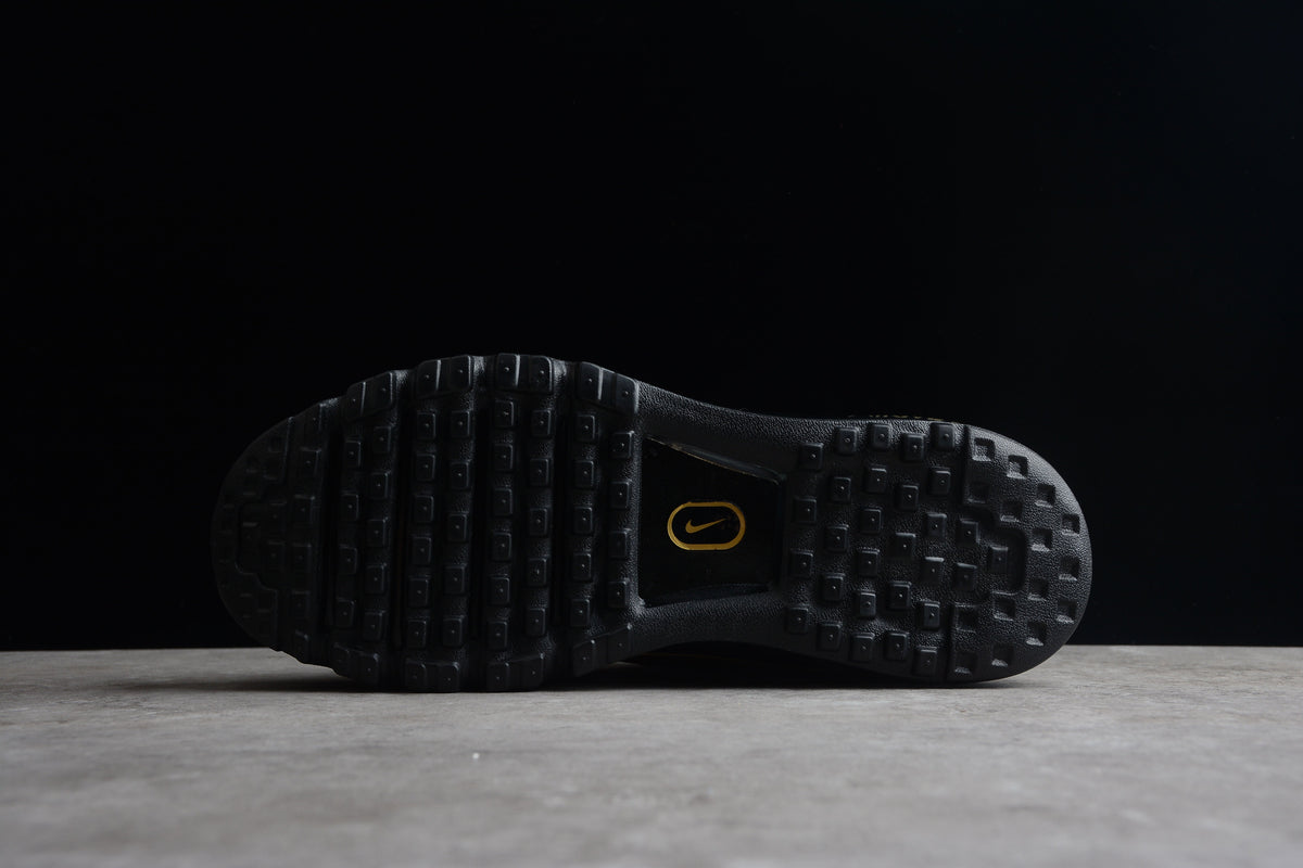 Nike Air Max 2017 in einer auffälligen Black/Gold-Farbkombination.