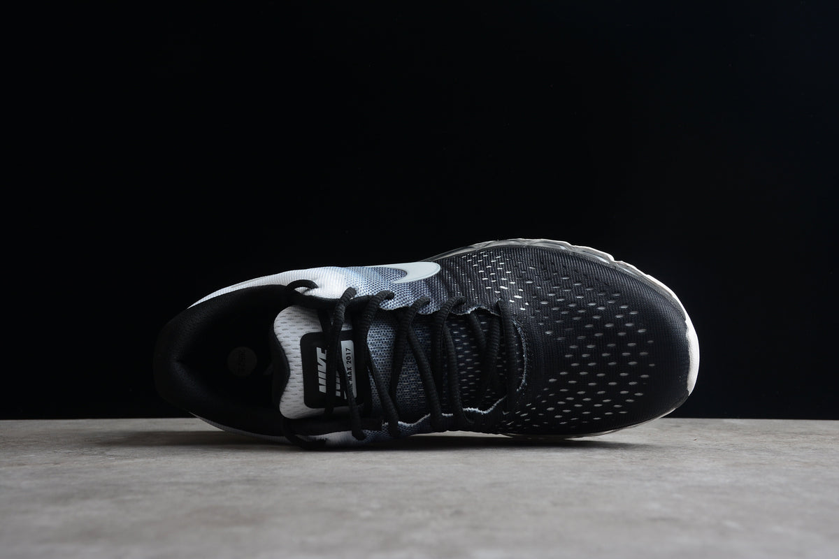 Nike Air Max 2017 in the Black/White-Dark Grey gradient