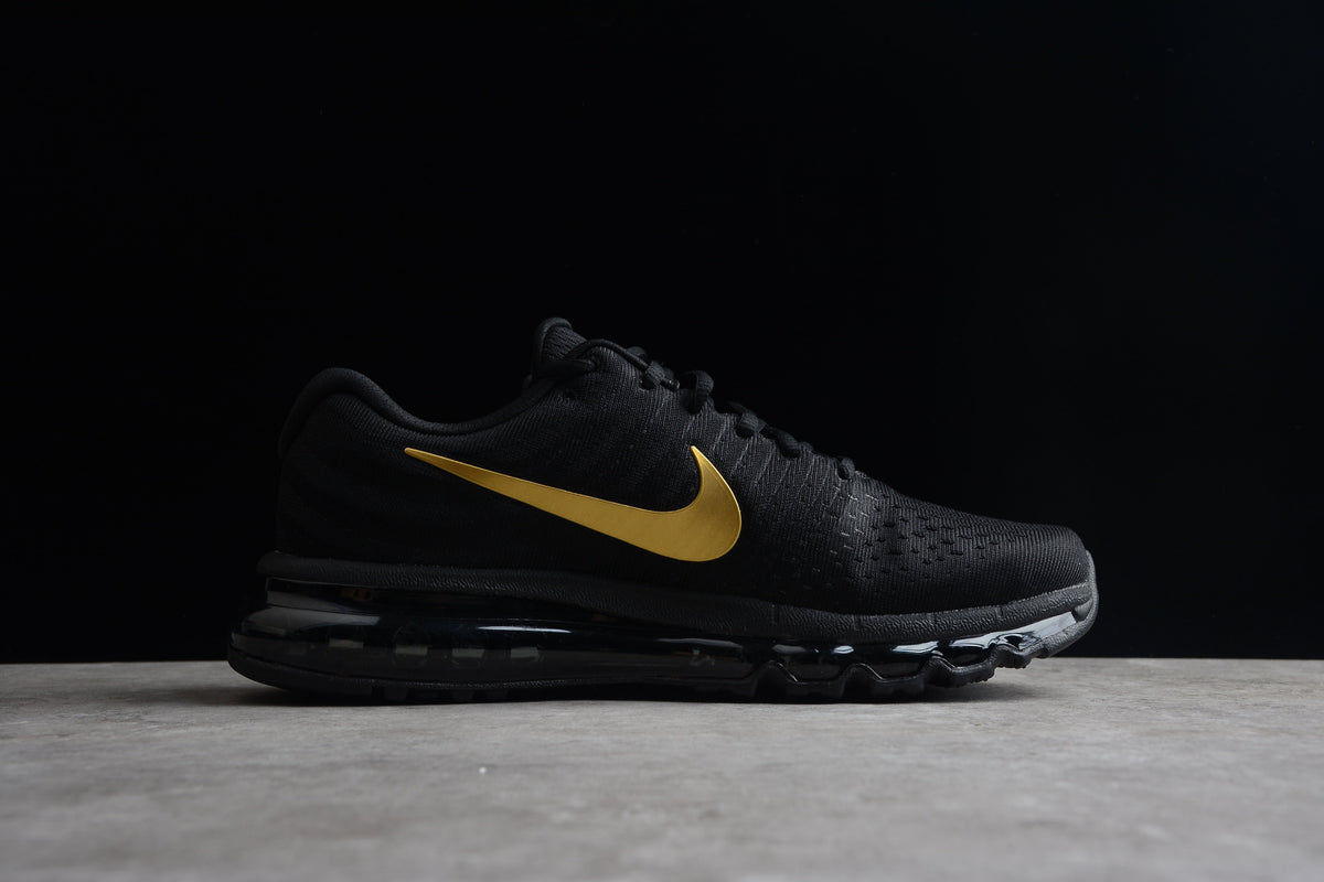 Nike Air Max 2017 in einer auffälligen Black/Gold-Farbkombination.