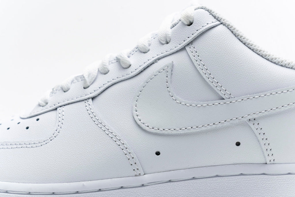 Nike Air Force 1 Low Triple White, one