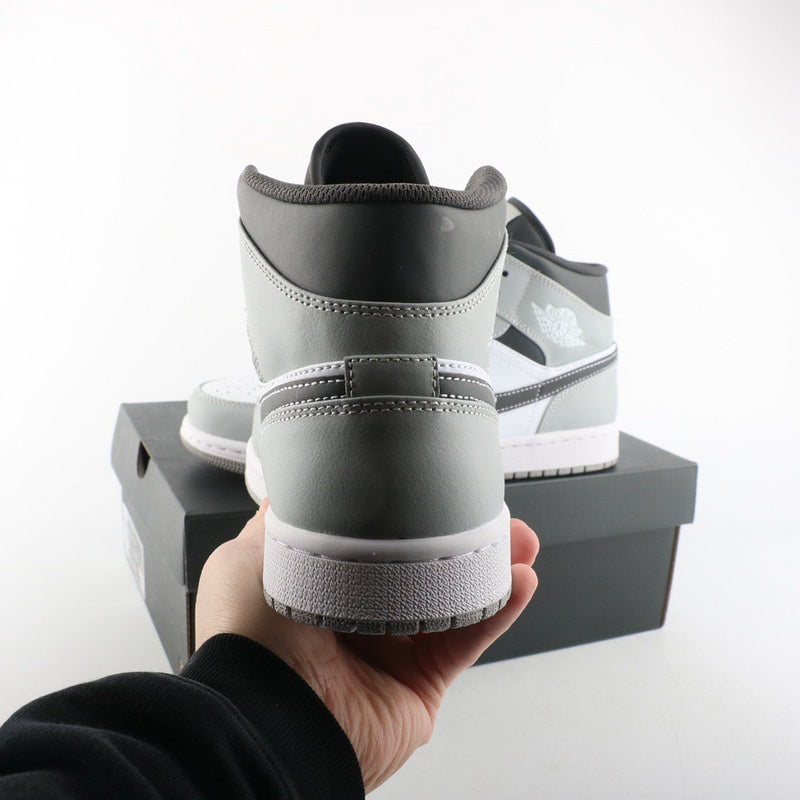 Air Jordan 1 Mid ‘Light Smoke Grey/White/Black’