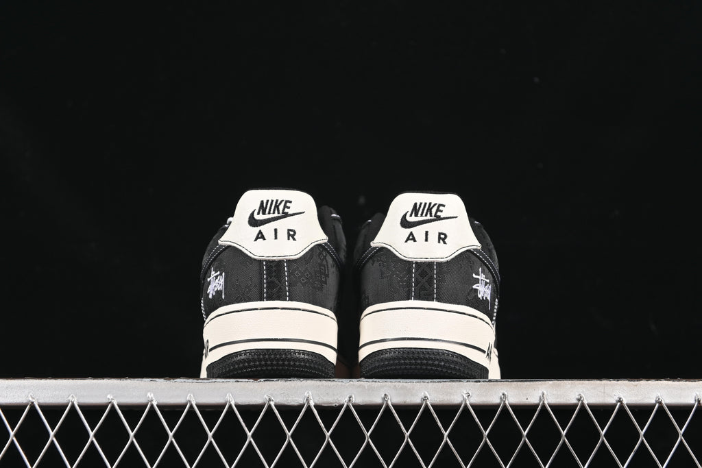 Nike Air Force 1 ’07 Low Cream & Black Swoosh