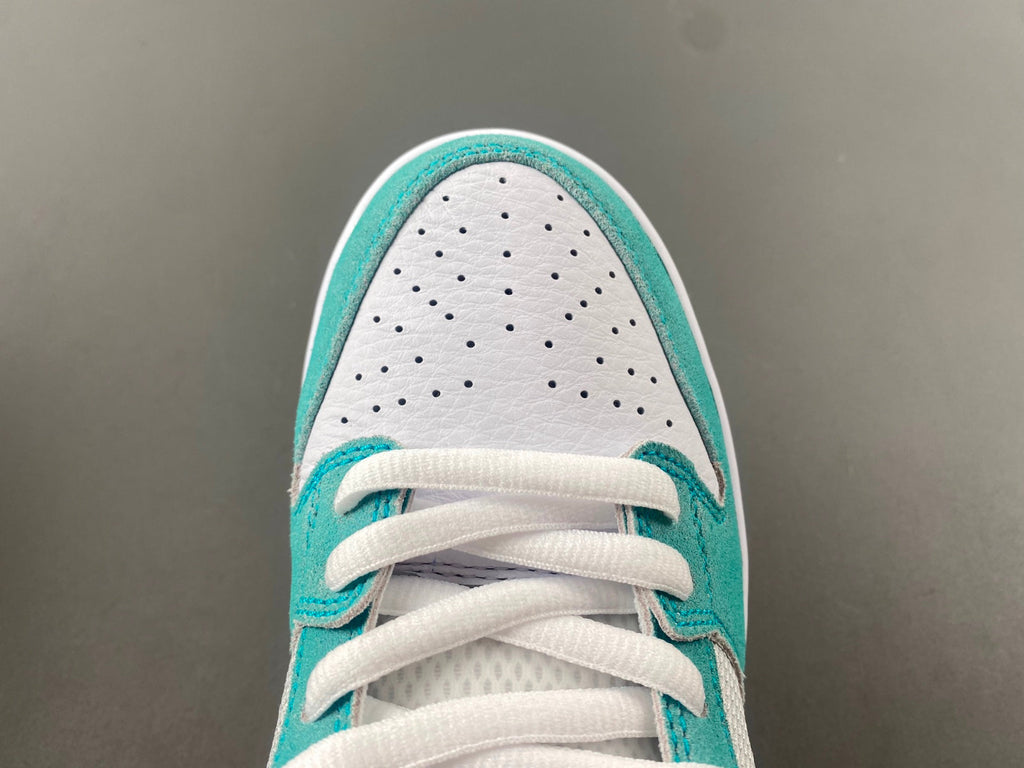 Nike SB Dunk Low x April