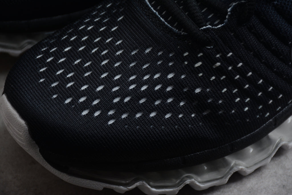 Nike Air Max 2017 in the Black/White-Dark Grey gradient