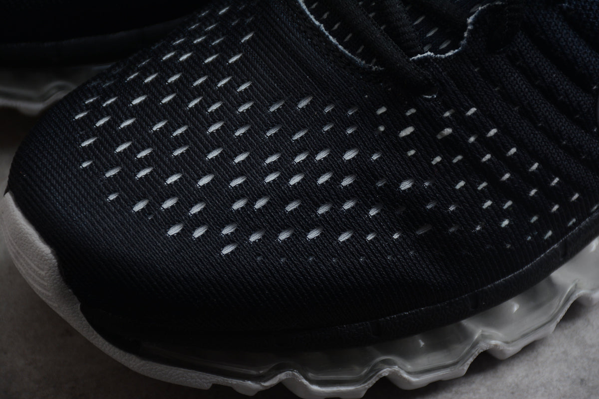 Nike Air Max 2017 in the Black/White-Dark Grey gradient
