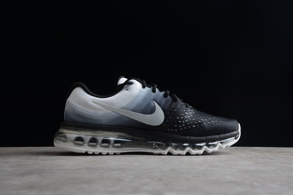 Nike Air Max 2017 in the Black/White-Dark Grey gradient