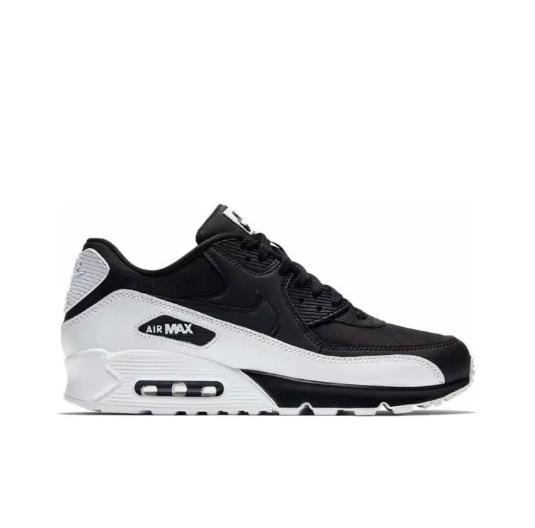 Nike Air Max 90 in a Black/White