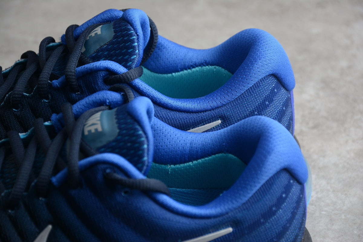 Nike Air Max 2017 in einer dunkelblau-schwarzen Farbvariante mit einer