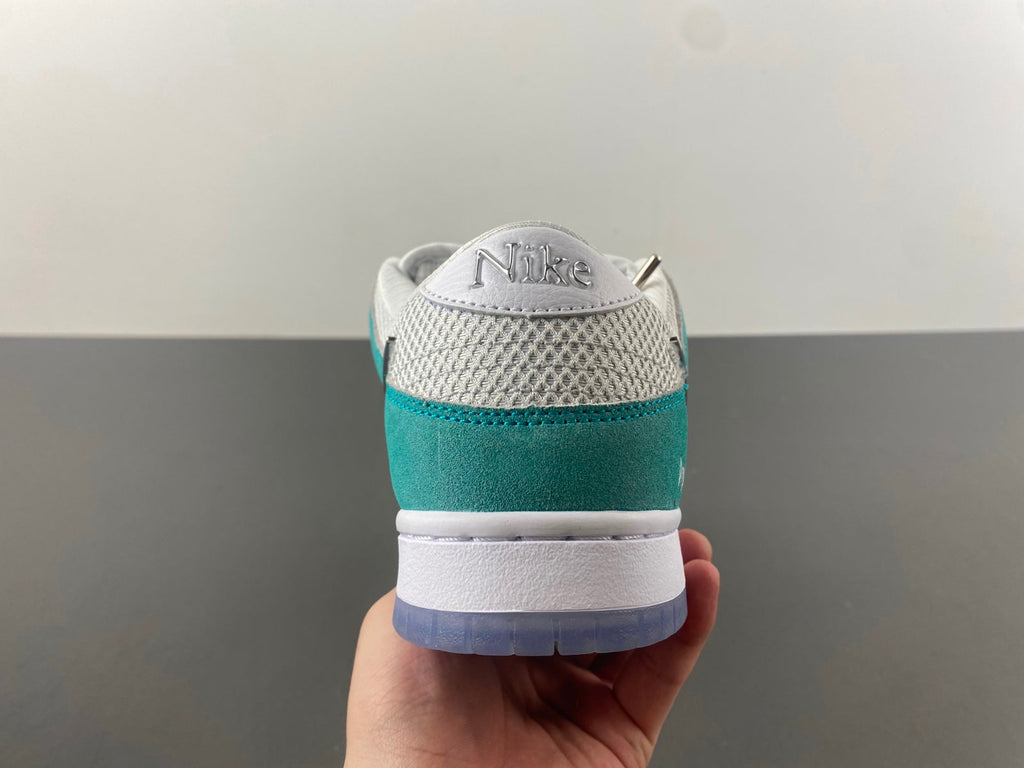 Nike SB Dunk Low x April