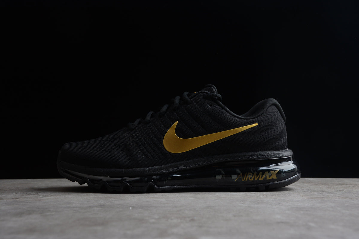 Nike Air Max 2017 in einer auffälligen Black/Gold-Farbkombination.