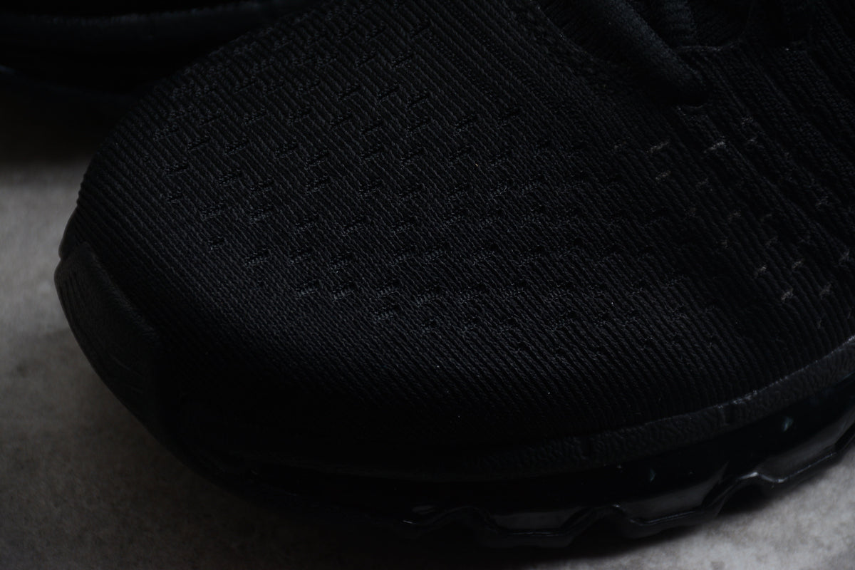 Nike Air Max 2017 in einer auffälligen Black/Gold-Farbkombination.