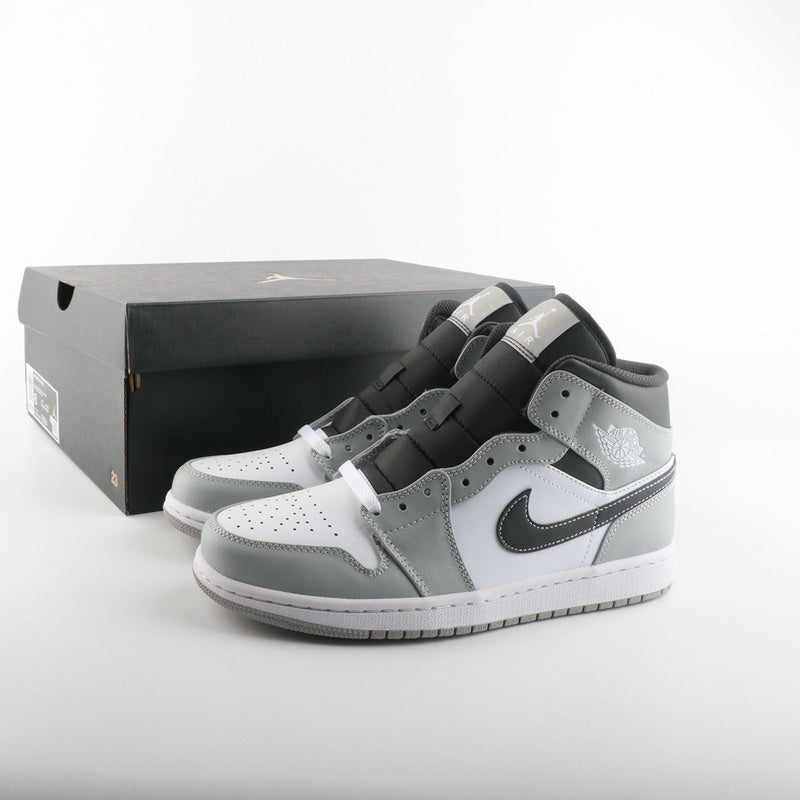 Air Jordan 1 Mid ‘Light Smoke Grey/White/Black’