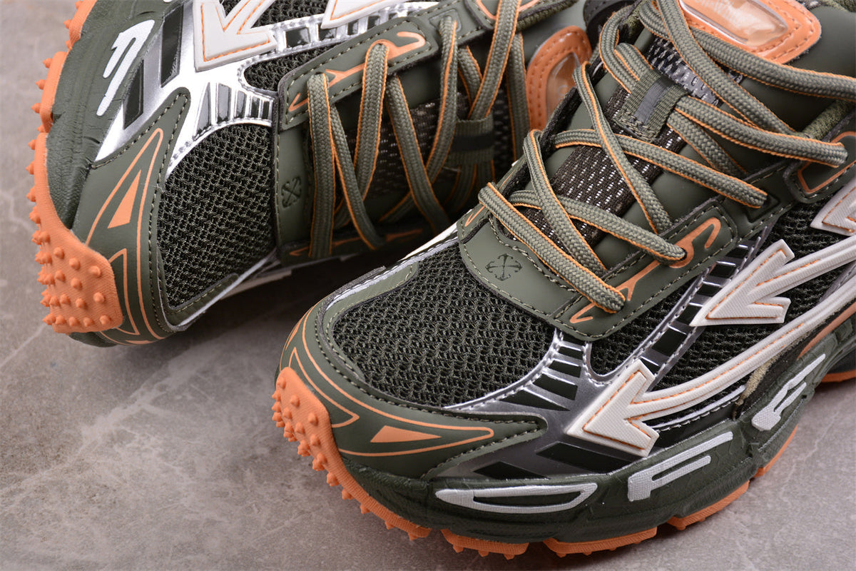 Off-White™ x Nike Zoom Vomero 5, Olivgrün/Orange/Weiß: Die Fusion aus Funktionalität, Design und Streetwear-Rebellion