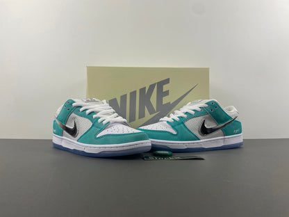 Nike SB Dunk Low x April