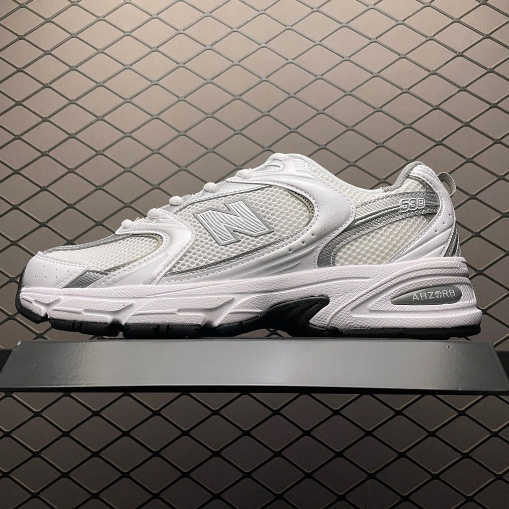 New Balance 530 in White/Silver