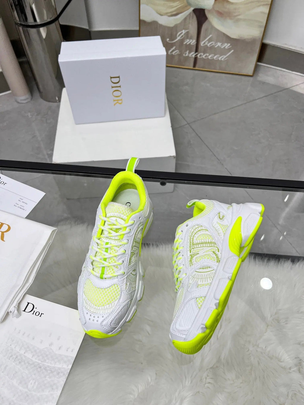 Dior B30 Sneaker in Weiß und Neon-Gelb – Luxus trifft Streetstyle VLP.LIFE