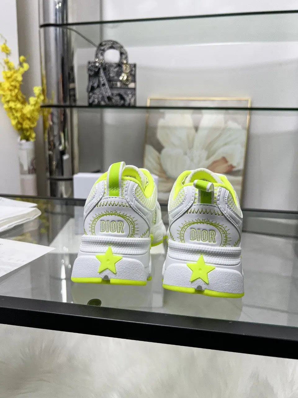 Dior B30 Sneaker in Weiß und Neon-Gelb – Luxus trifft Streetstyle VLP.LIFE