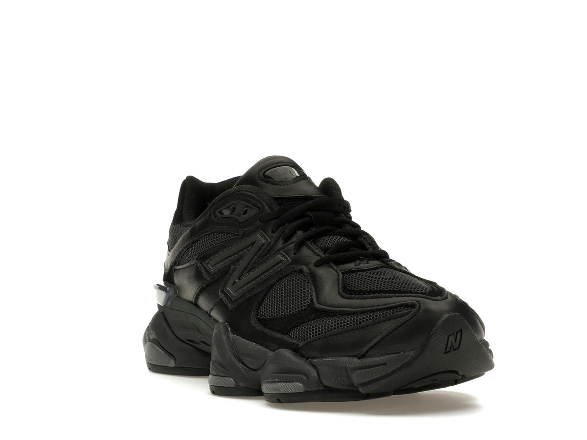 New Balance 9060 Triple Black, der perfekte Sneaker