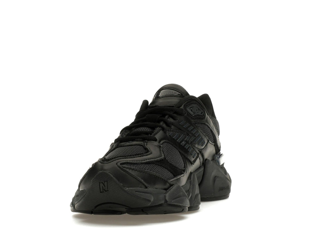 New Balance 9060 Triple Black, der perfekte Sneaker