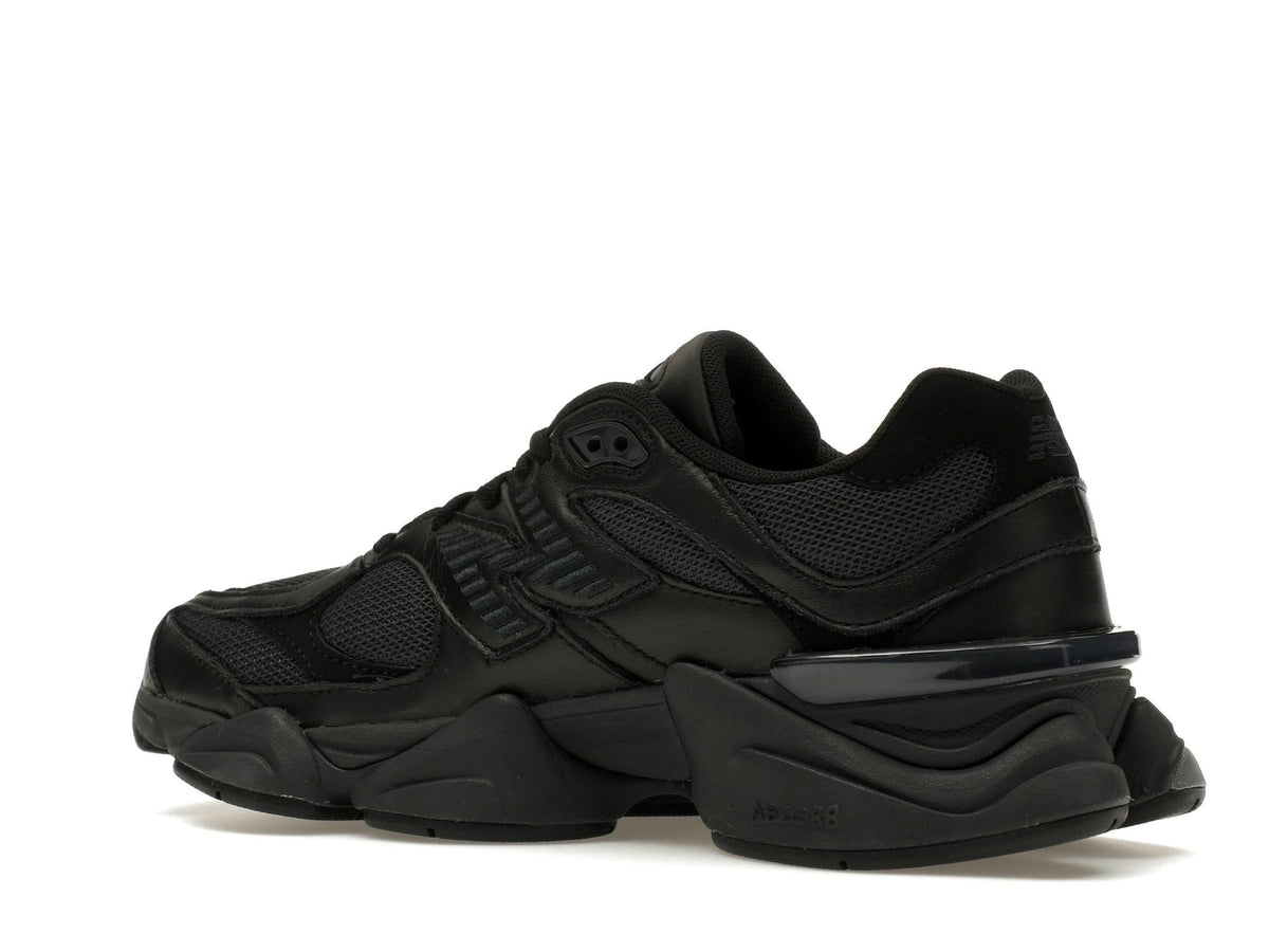 New Balance 9060 Triple Black, der perfekte Sneaker