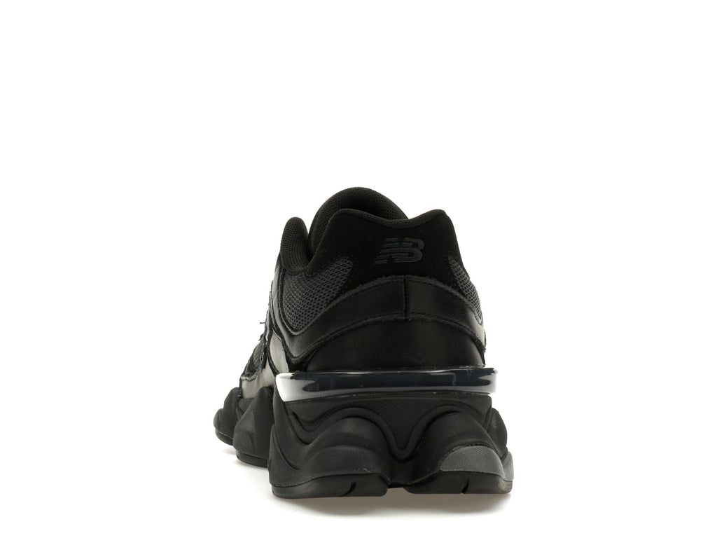 New Balance 9060 Triple Black, der perfekte Sneaker