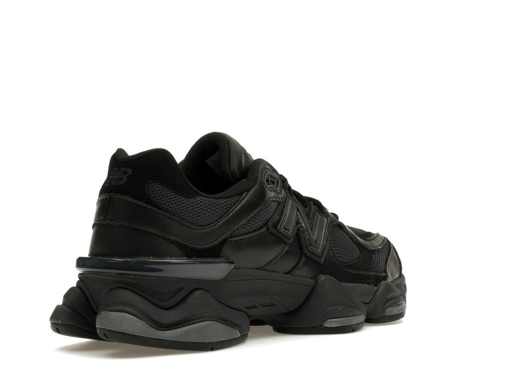 New Balance 9060 Triple Black, der perfekte Sneaker