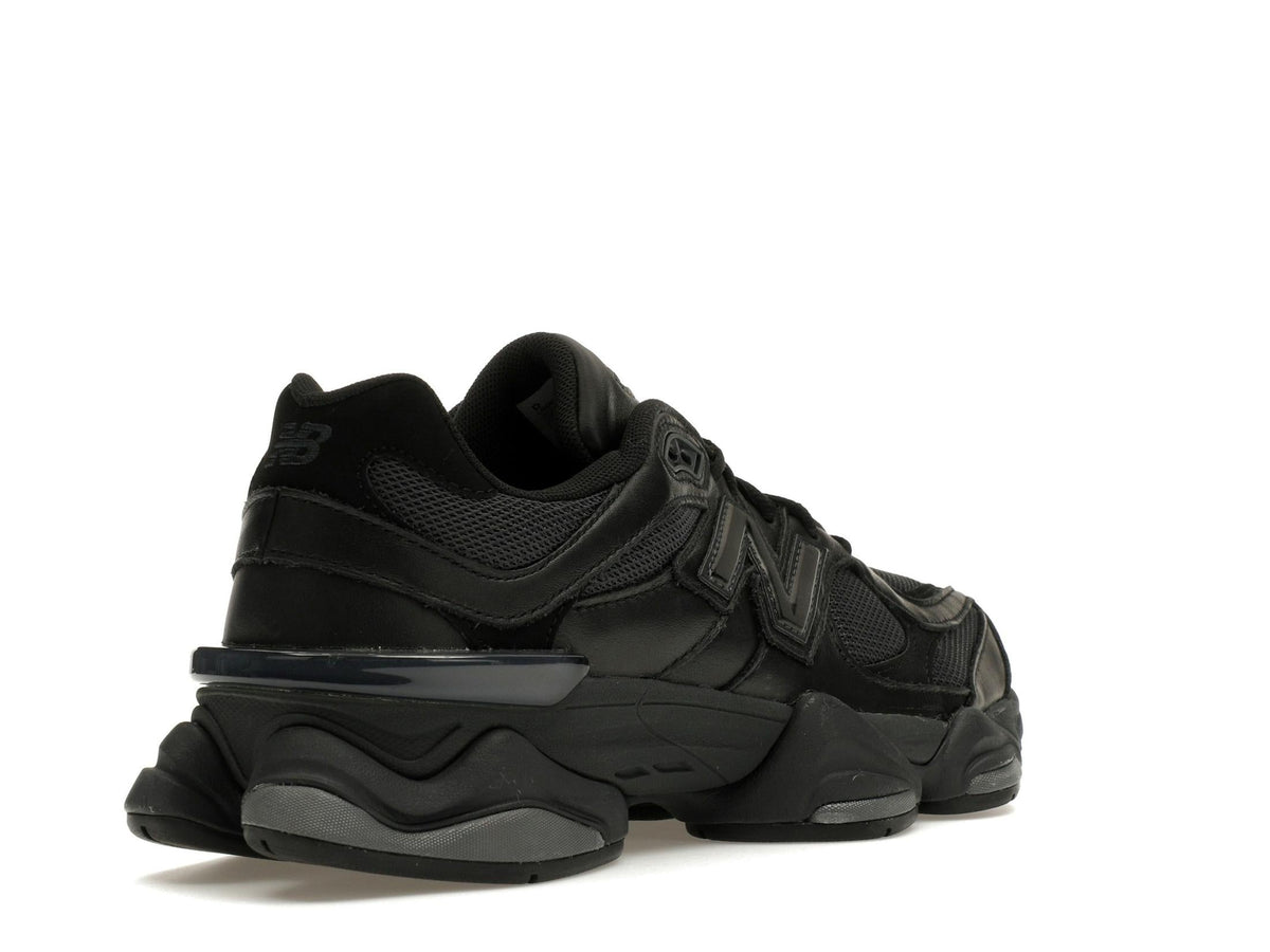 New Balance 9060 Triple Black, der perfekte Sneaker