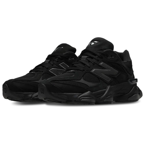 New Balance 9060 Triple Black, der perfekte Sneaker