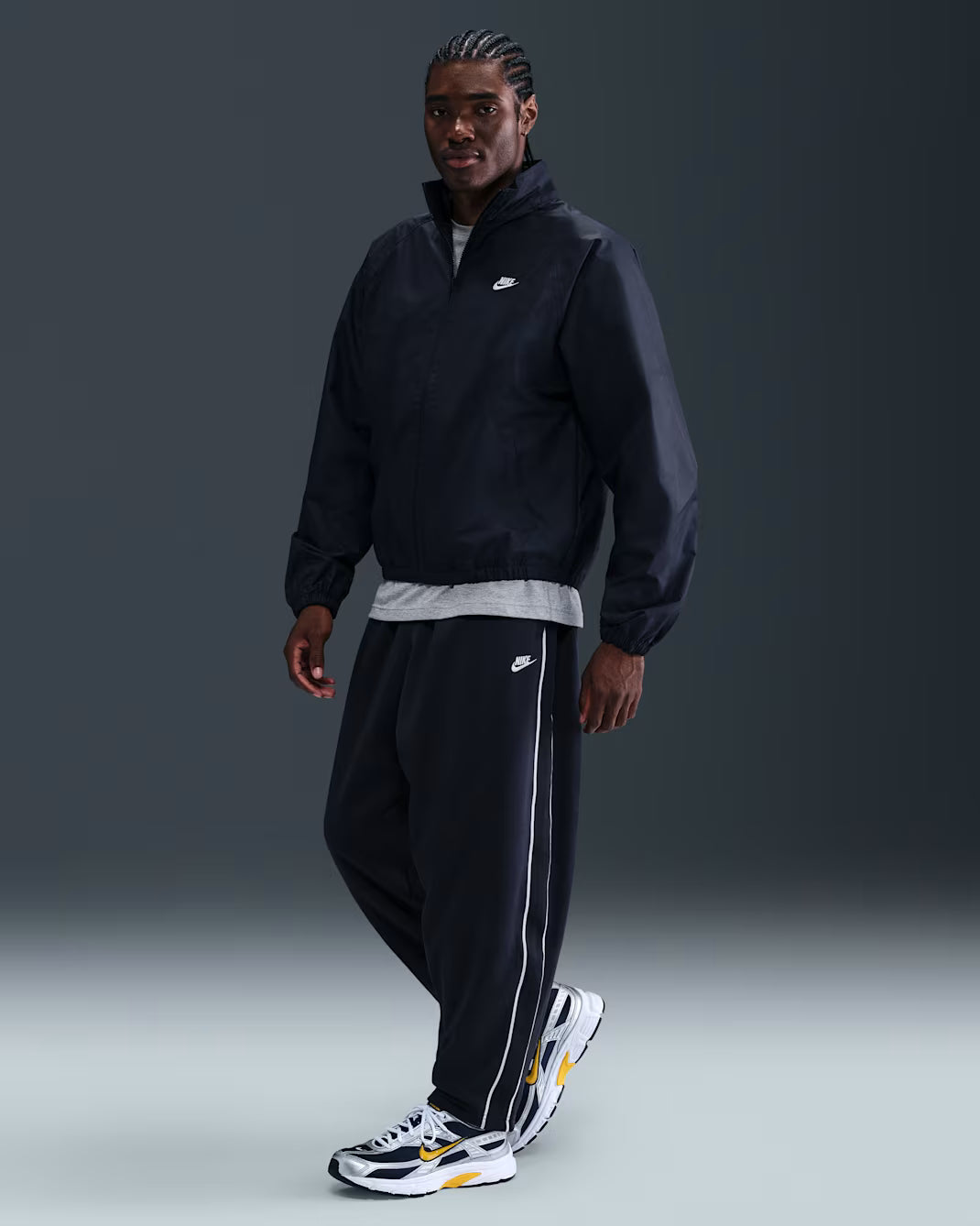 Nike Sportswear Club Oversized track pants made of knitted material (men's)
