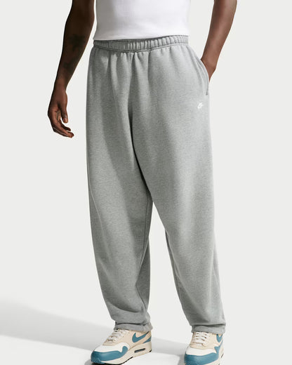 Nike Sportswear Club Oversized trousers made of French terry (men's)