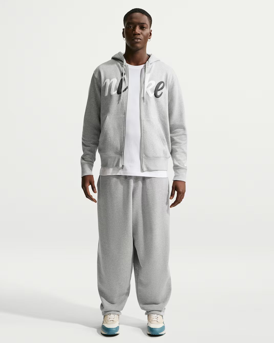 Nike Sportswear Club Oversized trousers made of French terry (men's)