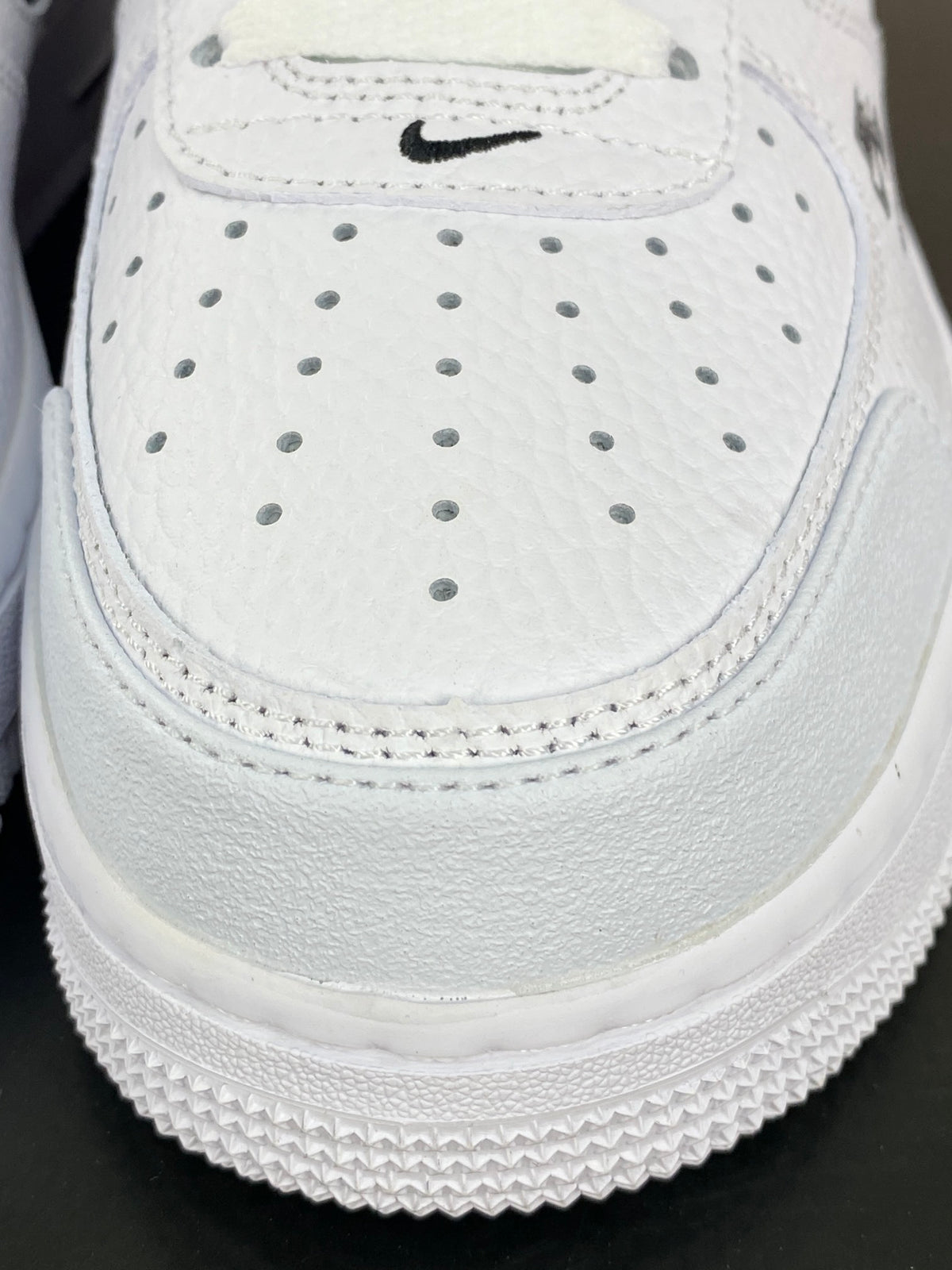 White and black low-top sneakers product detail