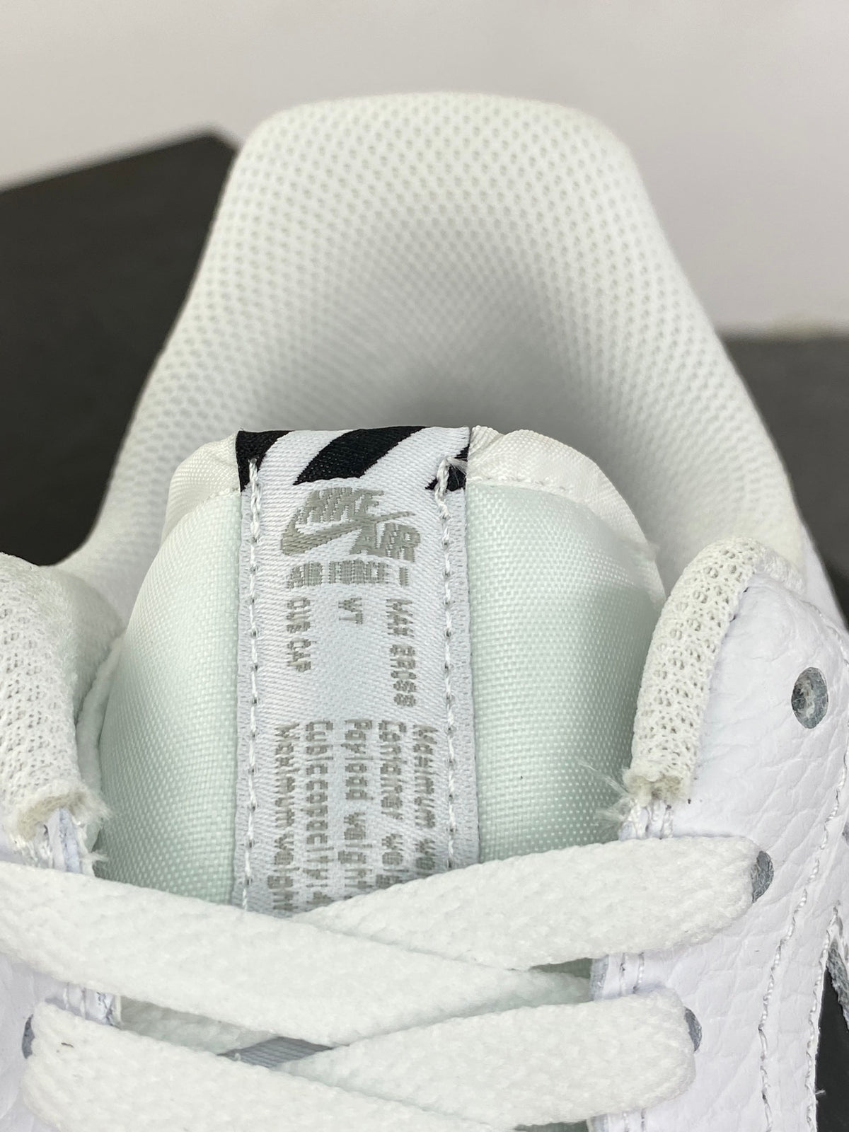 White and black low-top sneakers product detail