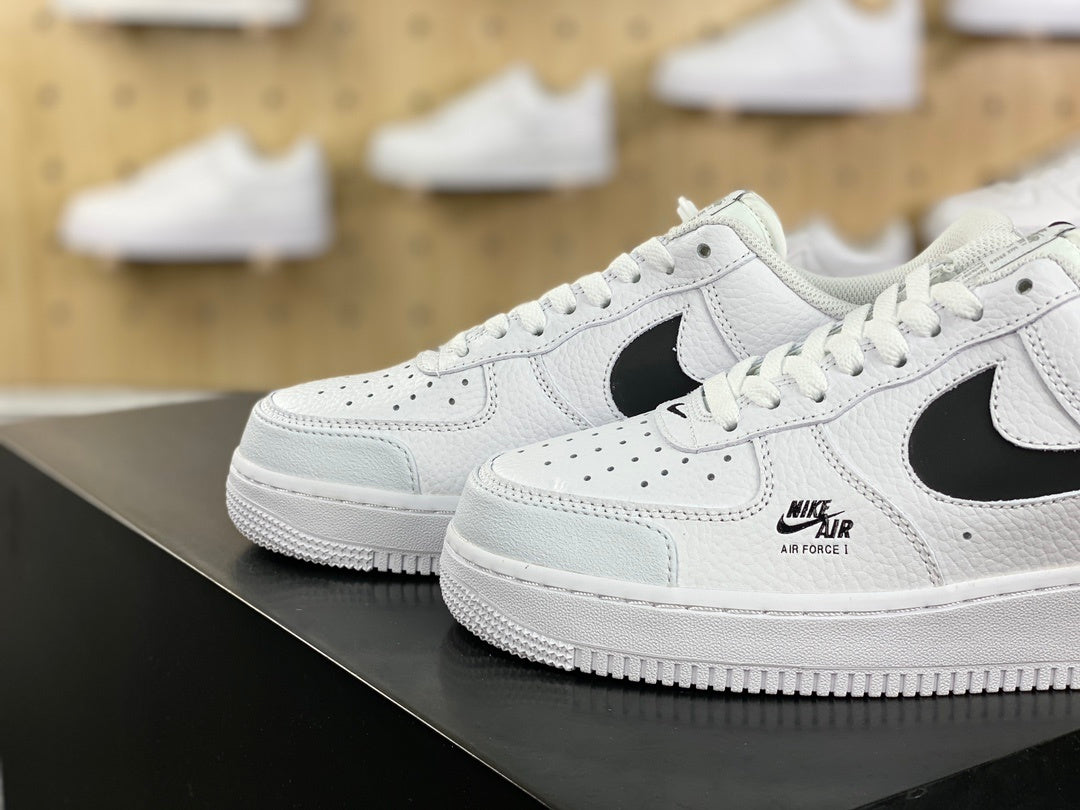 White and black low-top sneakers product detail